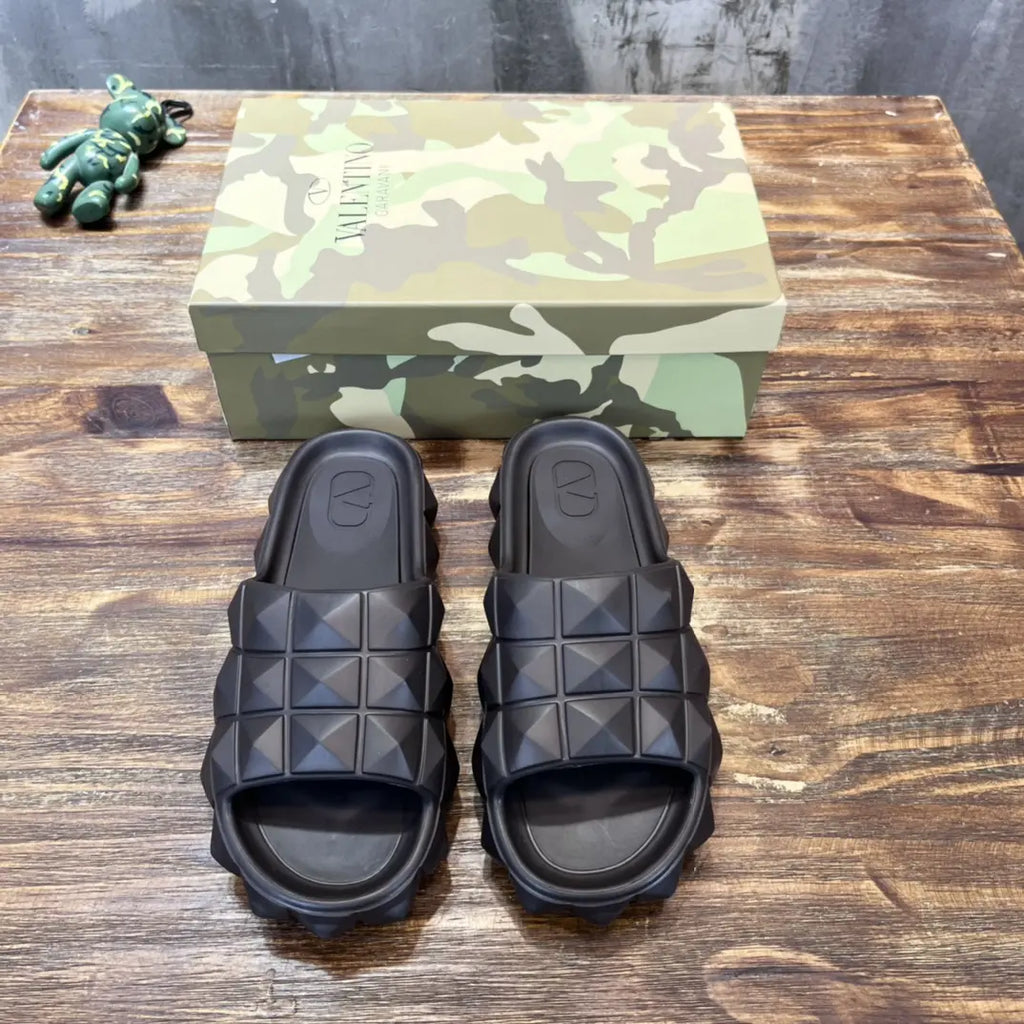 Valentino Garavani Diamond Quilted Black Slides
