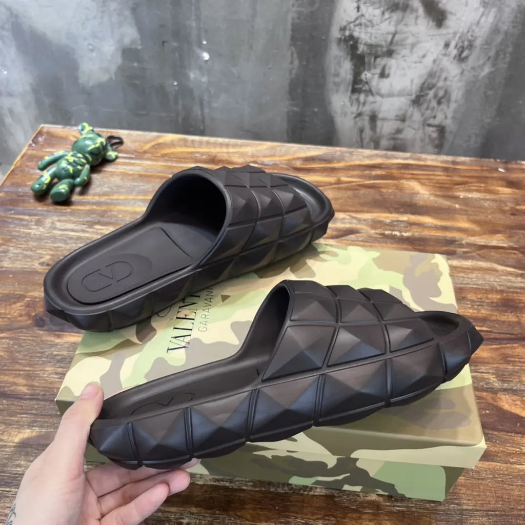 Valentino Garavani Diamond Quilted Black Slides