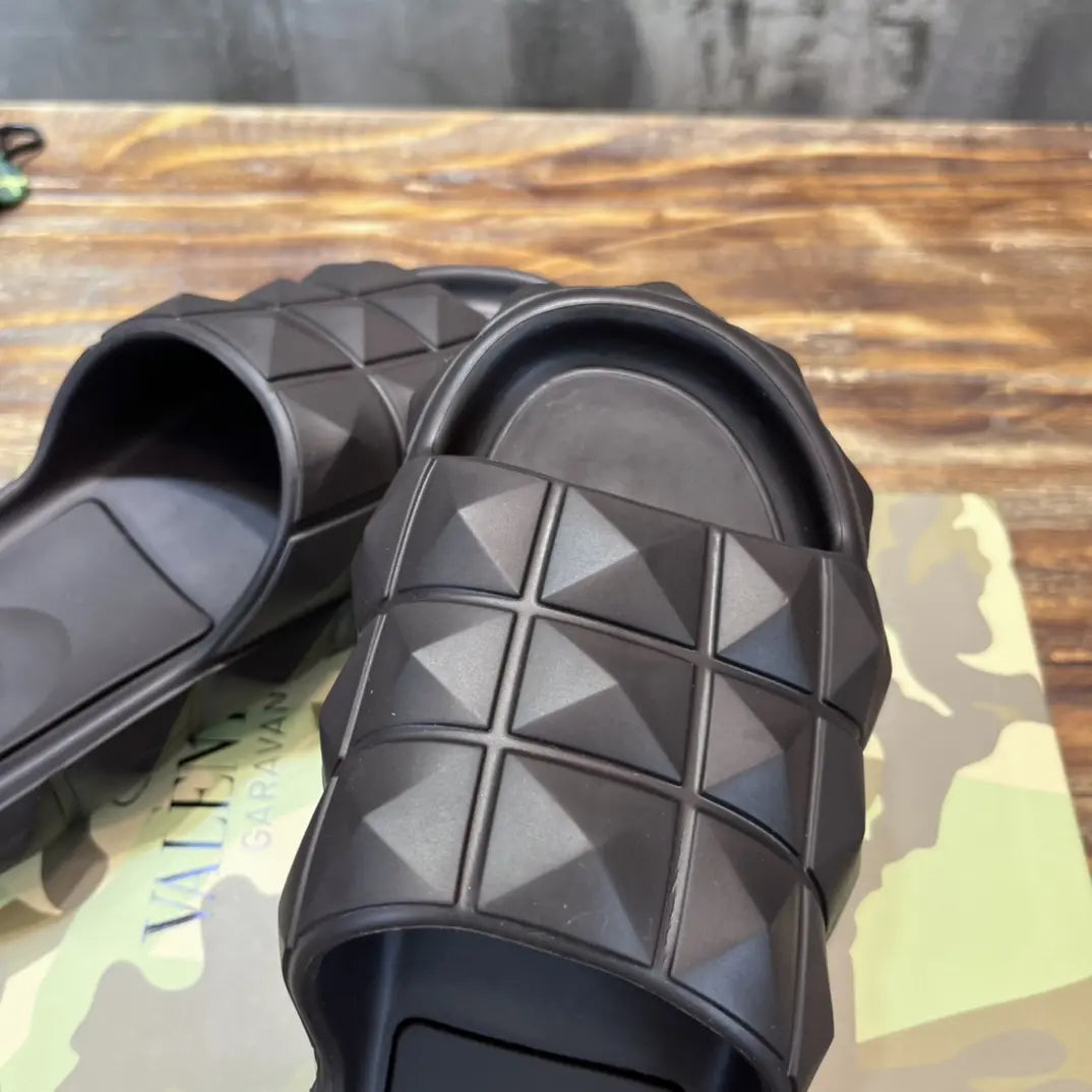 Valentino Garavani Diamond Quilted Black Slides