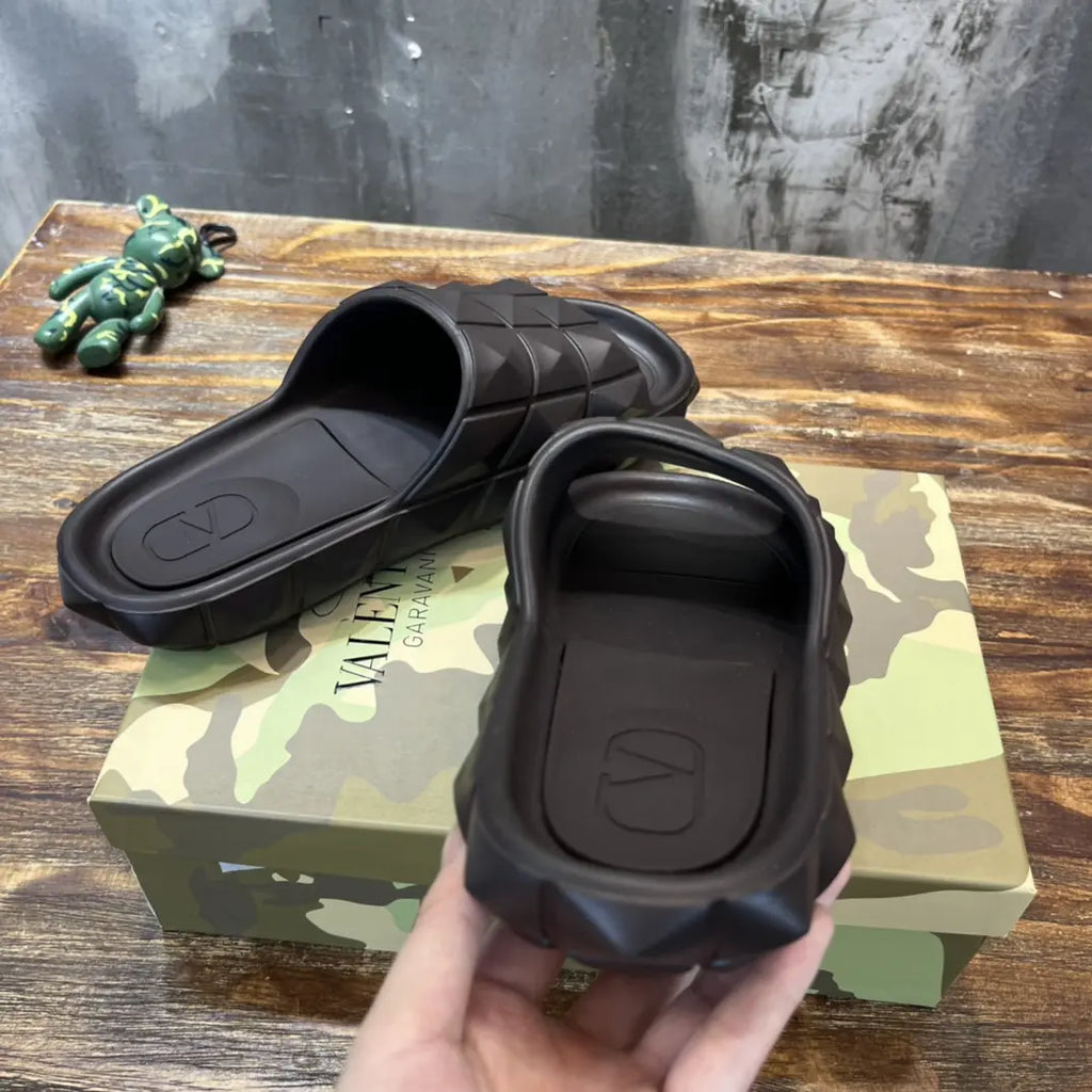 Valentino Garavani Diamond Quilted Black Slides